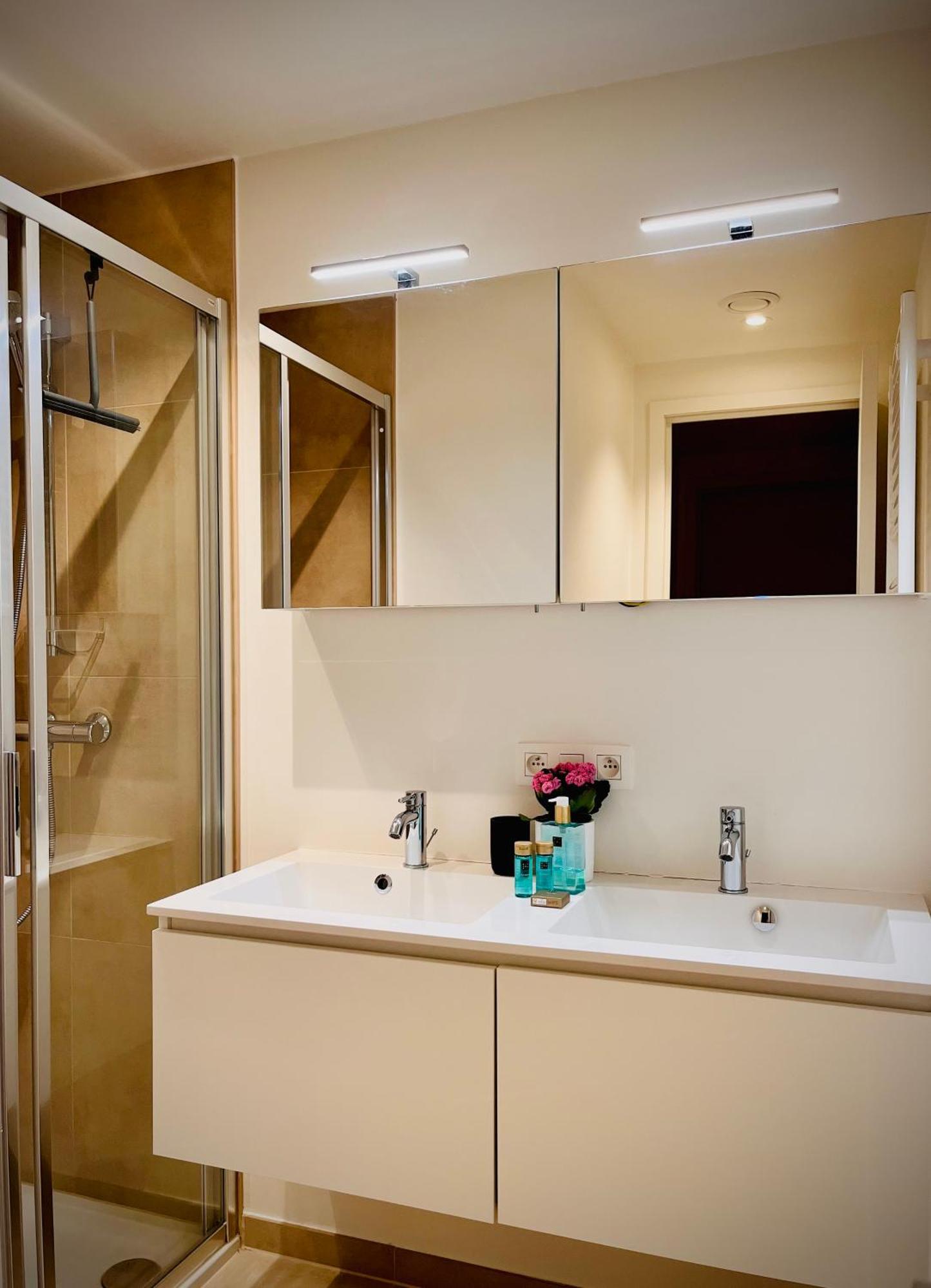 Karmel Modern 3 Bedroom Apartment